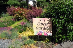 2024-06-20-Bus-Tour-D-J-English-1-open-garden-sign