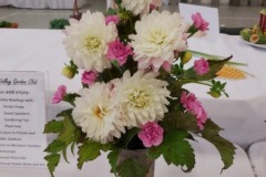 2020-09-06-UN-Fair-flowers-fresh-pink-mini-carnations-pink-white-dahlias